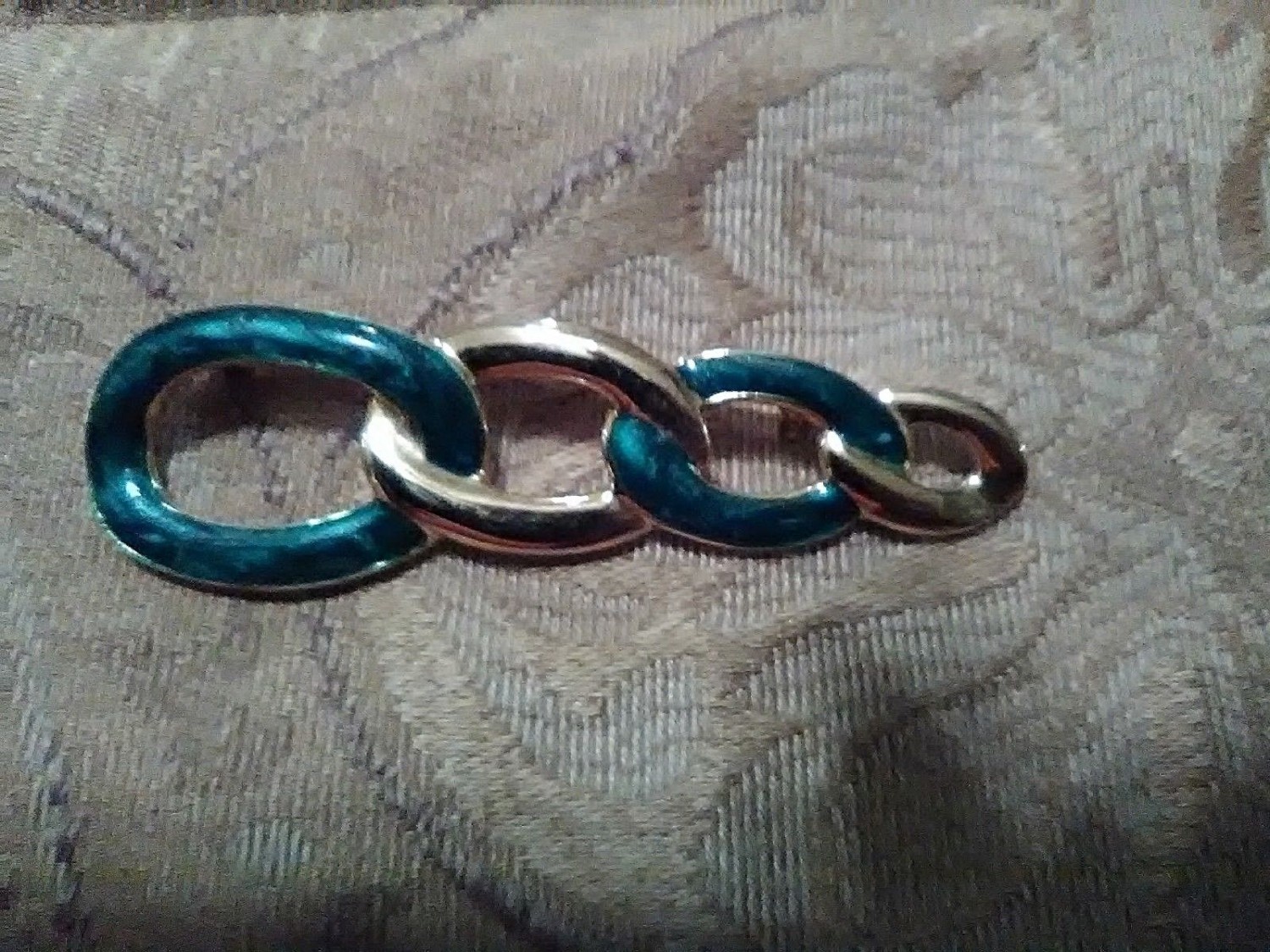 VINTAGE-GOLDEN-PIN-BROOCH-DESIGNER-STYLE-TEAL-ENAMEL-GOLDEN-HUGS-OOOO