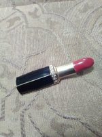 VINTAGE-GOLDEN-PIN-BROOCH-ENAMELLED-RED-LIPSTICK-IN-BLACK-ENAMELLED-CASE