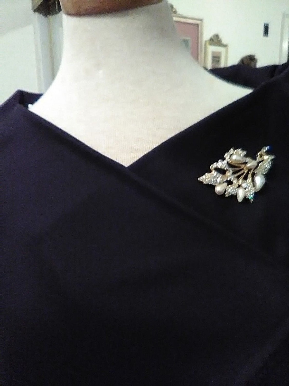 VINTAGE-GOLDEN-PIN-BROOCH-ITALY-FLORAL-SPRAY-TEARDROP-PEARLS-TINY-RHINESTONES-2