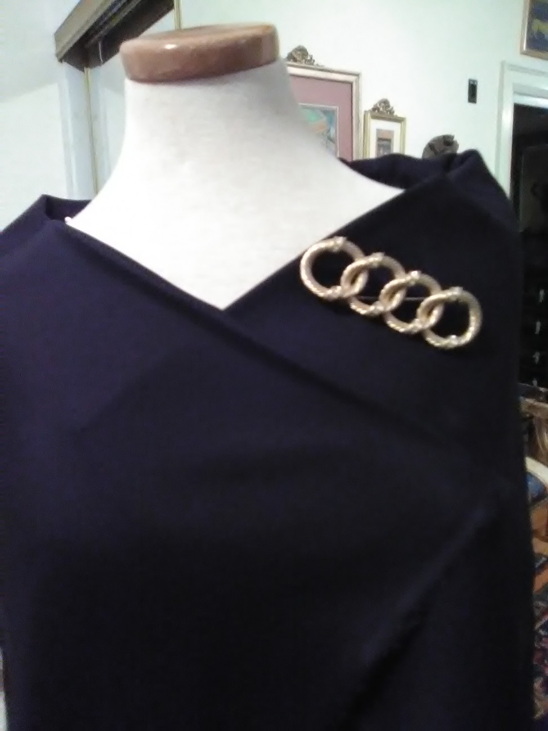 VINTAGE-GOLDEN-PIN-BROOCH-RHINESTONE-STUDDED-ROPE-CHAIN-BAR-PIN-2