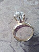 VINTAGE-GOLDEN-PIN-BROOCH-THE-BIG-DIAMOND-RING-1