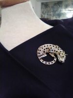 VINTAGE-GOLDTONE-STYLISH-BLACK-WHITE-RHINESTONE-PAVE-LEOPARD-PIN-1