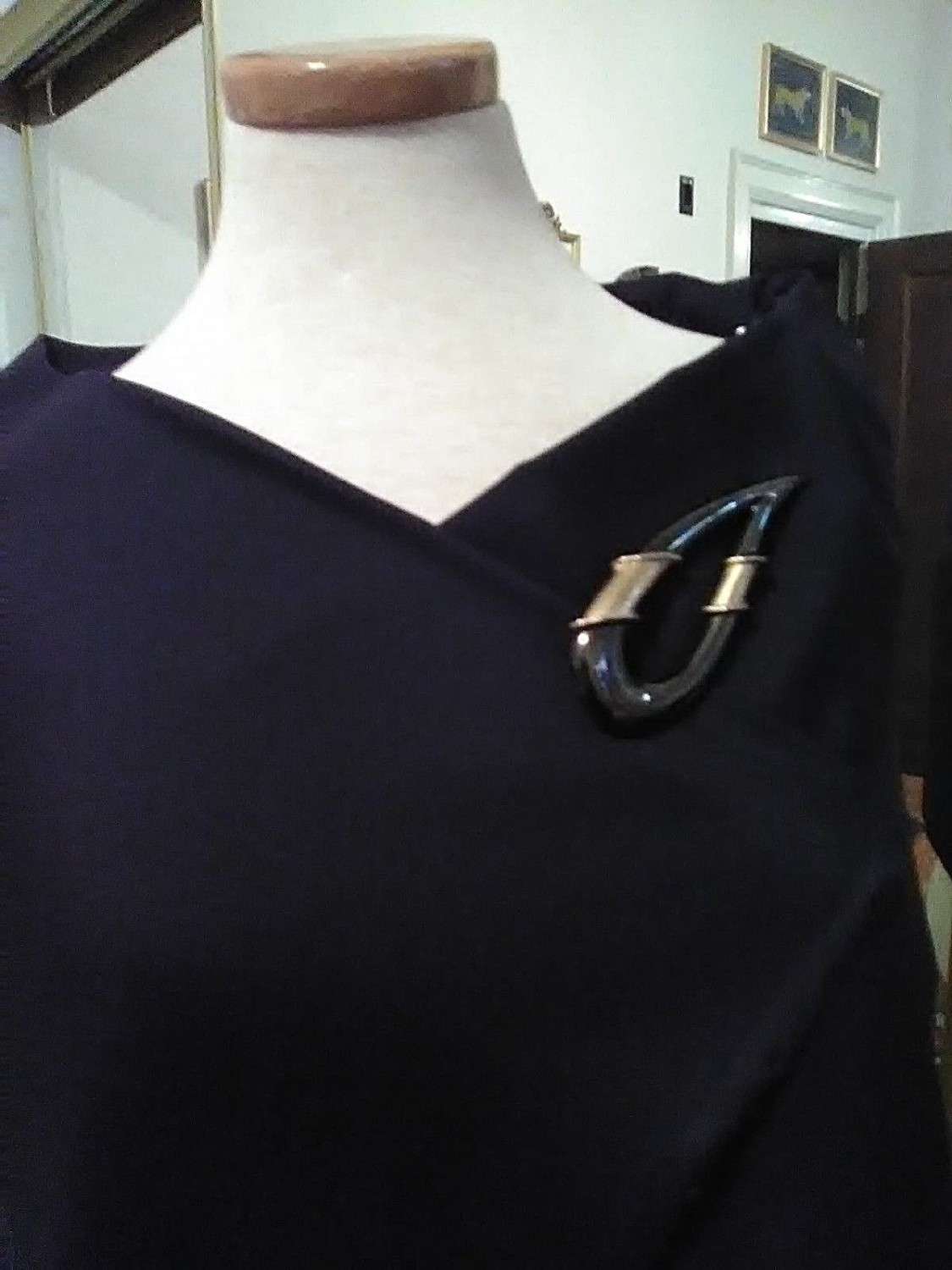 VINTAGE-GREY-PIN-BROOCH-SWEEPING-TEARDROP-WITH-GOLDEN-ACCENTS-2