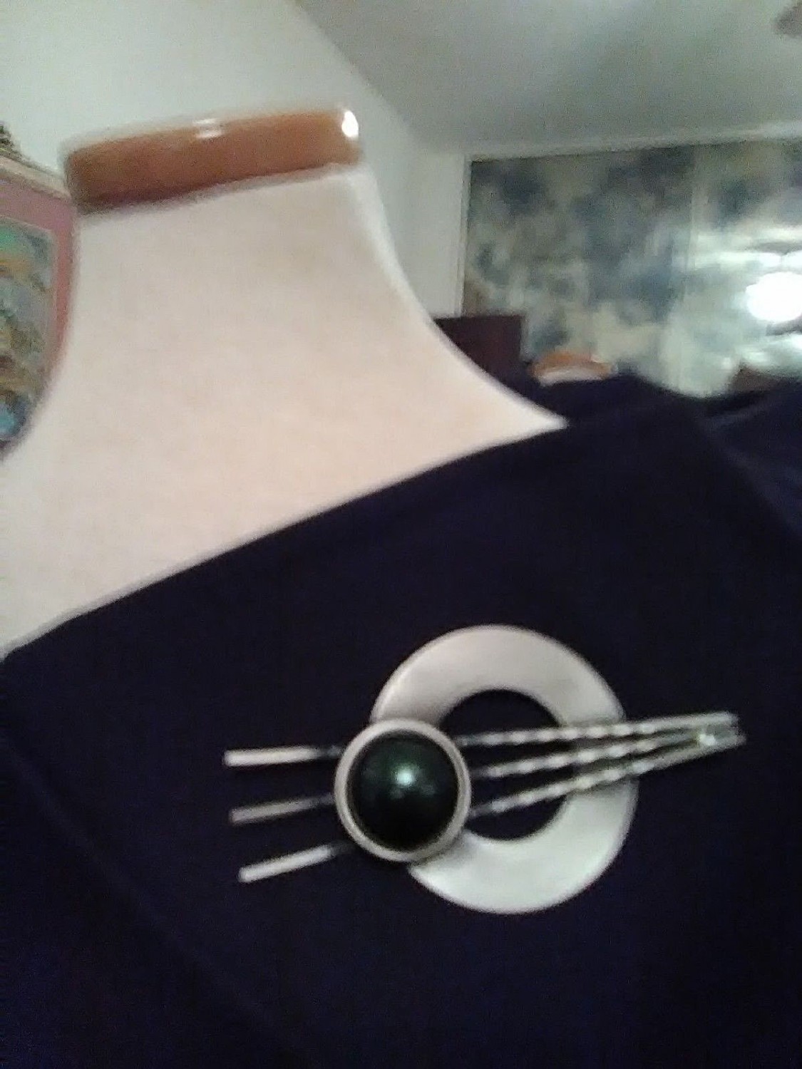 VINTAGE-PEWTERY-PIN-BROOCH-INDISTRIAL-FAUX-OLIVE-PEARL-MODERN-GEOMETRIC-DESIGN-2