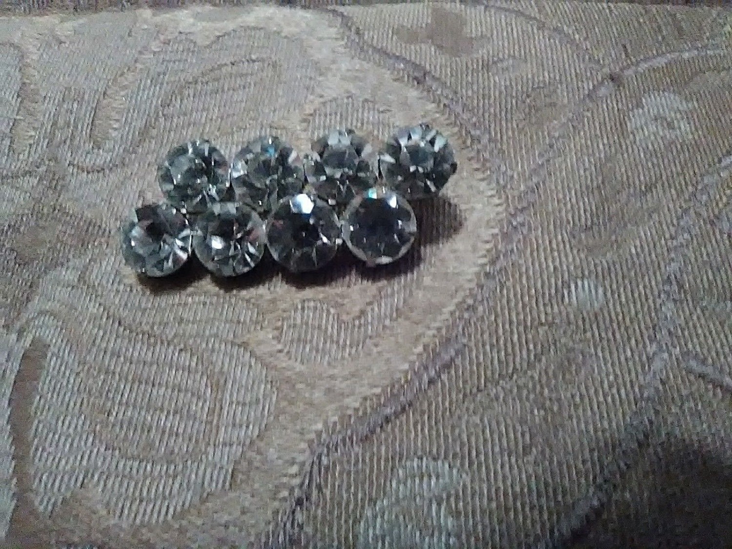 VINTAGE-SILVERTONE-PIN-BROOCH-8-ROUND-RHINESTONE-BAR-PIN