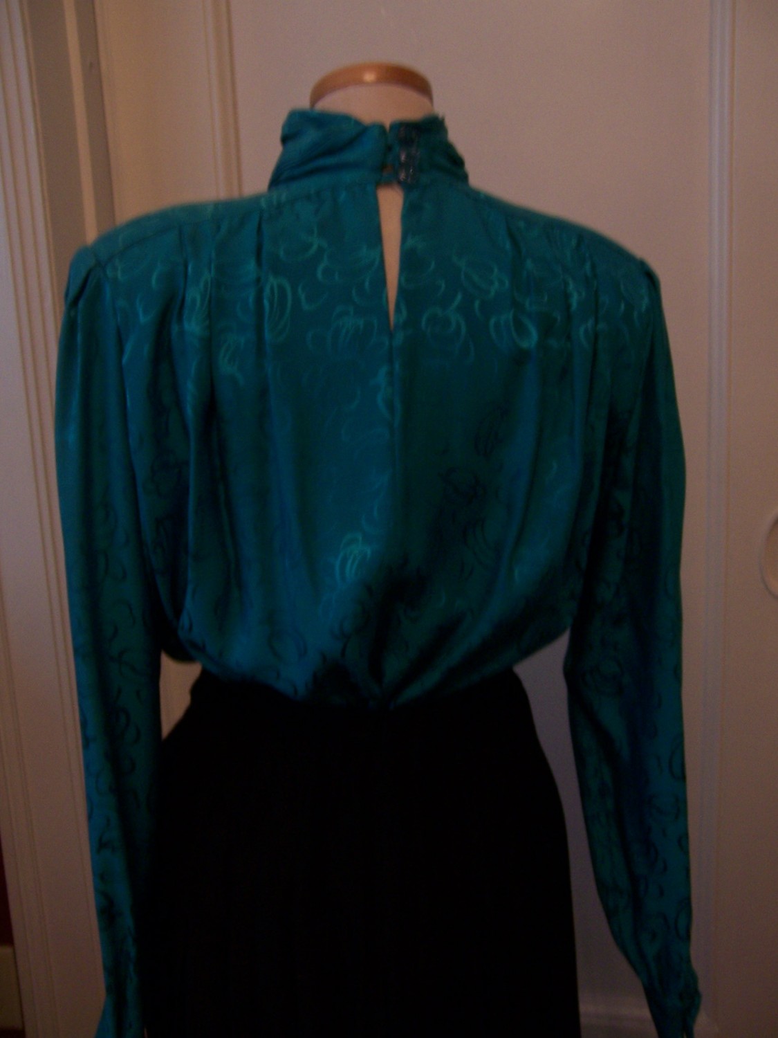 Blouse-teal-silk-jaquard-crushed-neck-4