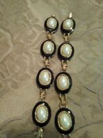 VINTAGE GOLDEN PAIR OF BLK ENAMEL FAUX MABE PEARL BRACELETS + DROP EARRINGS